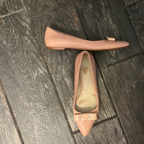Coach Pointed Toe Pink Bow Flats Warwick
listing-status-banner - Picture 2 of 3